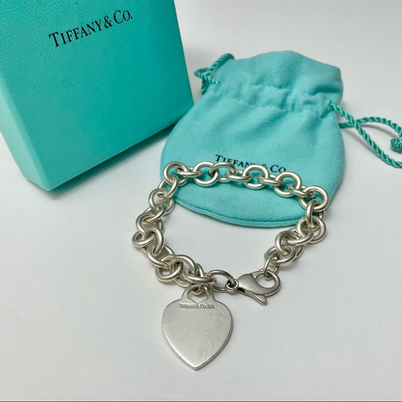 Tiffany & Co. Sterling Silver Heart Charm Chain Bracelet. - Picture 5 of 7